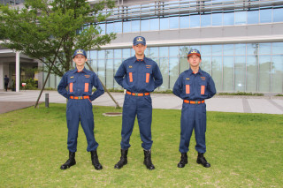 学生3人