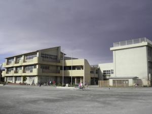 鵠洋小学校外観